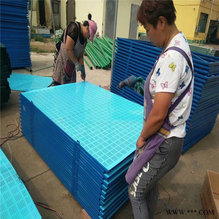 提升爬架網(wǎng) 實體工廠 拓軒建筑安全外圍爬架網(wǎng) 建筑安全外圍爬架網(wǎng) 定制 鋁板爬架網(wǎng)片